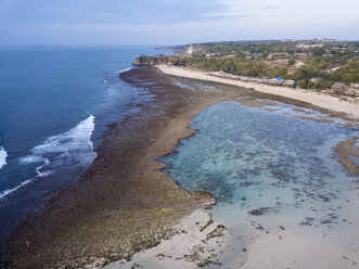 Indonesien, Bali, Luftaufnahme von Balangan Strand - KNTF01176