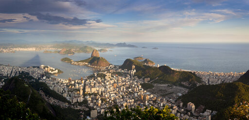 High angle view over Sugarloaf mountain in Guanabara Bay, Rio de Janeiro, Brazil. - MINF06547