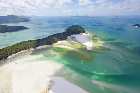 Blick von oben auf eine Insel im Pazifischen Ozean. - MINF06599