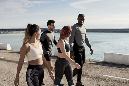 Group of sportspeople walking - JNDF00024