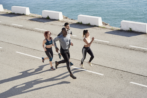 Gruppe von Sportlern beim Joggen, lizenzfreies Stockfoto