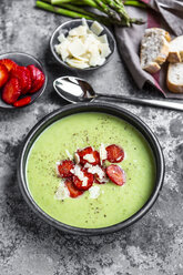 Green asparagus cream soup with strawberry, parmesan and baguette - SARF03879