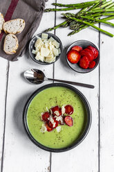 Green asparagus cream soup with strawberry, parmesan and baguette - SARF03880