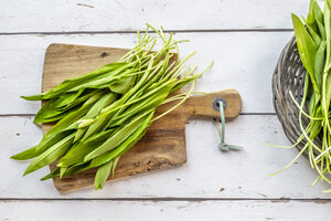 Ramson auf Holzbrett - SARF03888