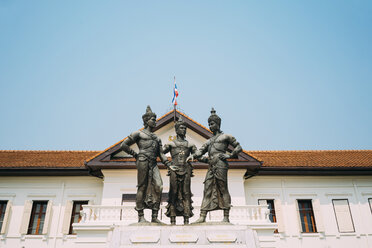 Thailand, Chiang Mai, Dreikönigsdenkmal im Stadtzentrum - GEMF02259