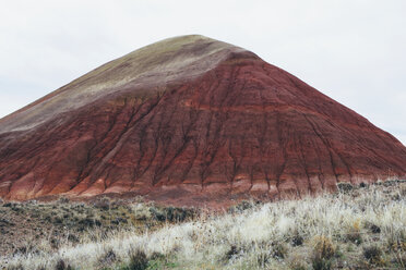 The landscape of the John Day Fossil Beds National Monument, Oregon. Vivid coloured rocks, the flanks of stone, folded and coloured red. - MINF07124