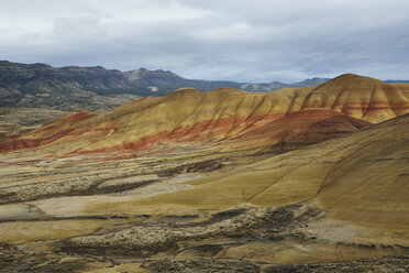 Painted Hills, die farbenfrohen Felsen des John Day Fossil Beds National Monument, Oregon - MINF07125