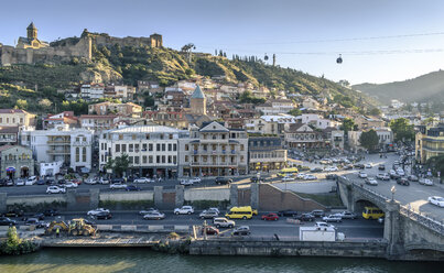 Bridge across the Kura River and fortress on hill, Tbilisi, Georgia. - MINF07472