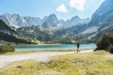 Austria, Tyrol, Man hiking at Seebensee Lake - DIGF04734