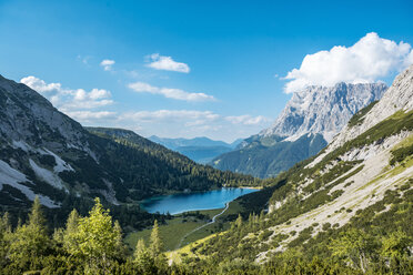 Austria, Tyrol, Lake Seebensee in summer - DIGF04758