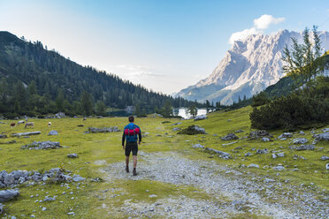 Austria, Tyrol, Hiker with backpack, hiking at Lake Seebensee - DIGF04791