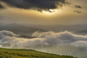 Albania, Fier County, View from Byllis, landscape, morning fog and morning sun - SIEF07856