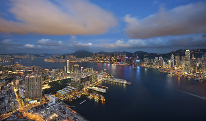 Aerial view of Hong Kong at dusk. - MINF08061