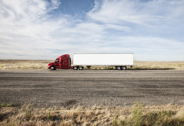 Lkw-Fahrten durch die Hochwüste im Osten Washingtons, USA - MINF08327