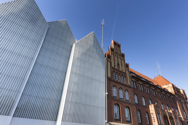 Polen, Szczecin, Blick auf die Stettiner Philharmonie und das historische Polizeipräsidium - FC01441