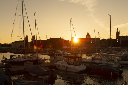 Polen, Szczecin, Hafen bei Sonnenuntergang - FCF01442