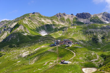 Germany, Bavaria, Allgaeu, Allgaeu Alps, Hoefatsblick summit station at Nebelhorn and Wengenkopf - SIEF07870