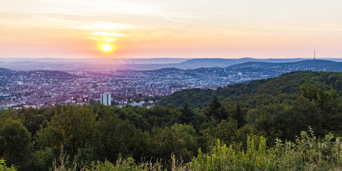 Germany, Baden-Wuerttemberg, cityscape of Stuttgart at sunrise, view from Birkenkopf - WDF04787