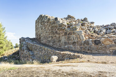 Griechenland, Peloponnes, Argolis, Tiryns, antike Stadt, Rampe vor kyklopischem Gemäuer - MAMF00188