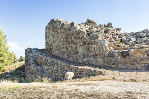 Griechenland, Peloponnes, Argolis, Tiryns, antike Stadt, Rampe vor kyklopischem Gemäuer - MAMF00188