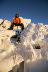 Ein Gipfel-Praktikant wandert in seiner Freizeit im nordwestlichen Bereich des Gipfelkegels des Mt. Washington. - AURF00317