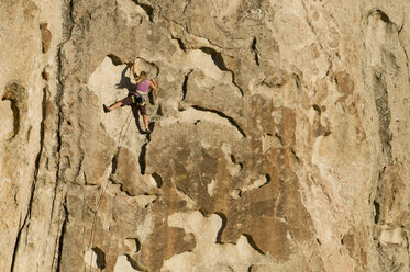 A woman rock climbing in the City of Rocks National Reserve, Almo, Idaho. - AURF00424