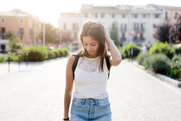 Young woman in the city looking down - GIOF04156