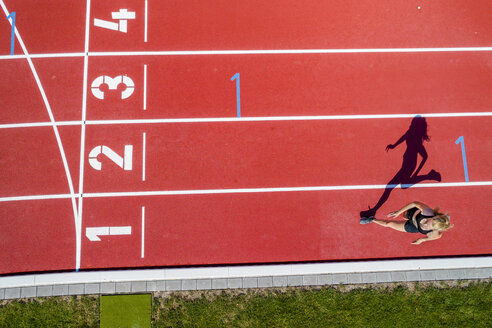 Leichtathletik, Sprinterin, Zieleinlauf von oben - STSF01717