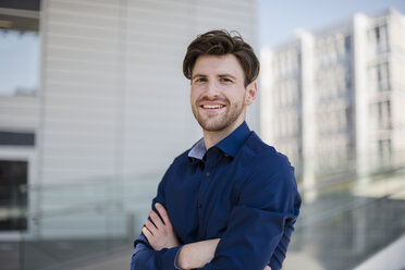 Portrait of confident businessman in the city - DIGF04947