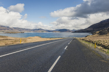 Iceland, empty road at Hvalfjoerdur - KEBF00850