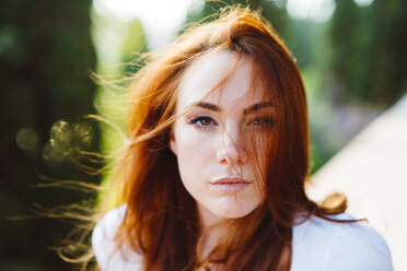 Portrait of young redheaded woman - GIOF04215