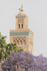 Marokko, Marrakesch, Blick auf das Minarett der Koutoubia-Moschee - MMAF00495