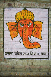 Nahaufnahme einer Zeichnung der Hindu-Gottheit Ganesha in Varanasi, Indien. - MINF08642