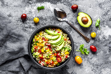 Bowl of bulgur salad with bell pepper, tomatoes, avocado, spring onion and parsley - SARF03916