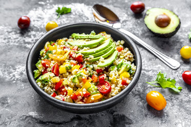 Bowl of bulgur salad with bell pepper, tomatoes, avocado, spring onion and parsley - SARF03917