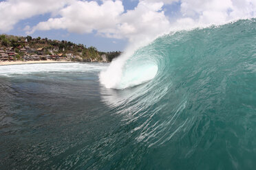 Leere Welle bricht in Bali, Indonesien - AURF00645