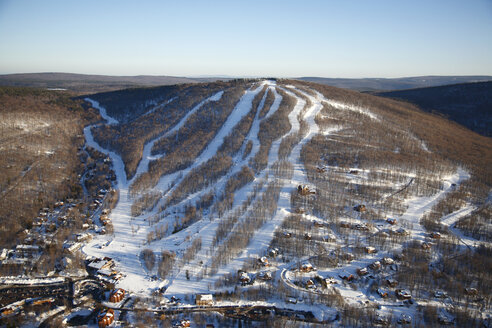 Luftaufnahme eines Skigebiets im Canaan Valley, West Virginia. - AURF00816