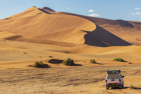 Africa, Namibia, Namib deert, Naukluft National Park, off-road vehicle in front of the sand dune 'Big Daddy' stock photo