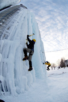 Eisklettern auf Bauernsilos in Iowa - AURF00908