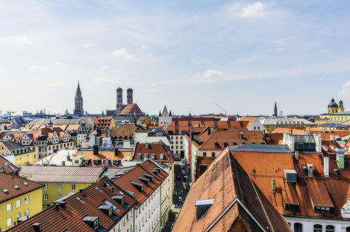 Deutschland, Bayern, München, Stadtzentrum und Liebfrauendom - THAF02241