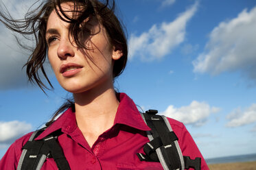 Nahaufnahme einer Frau beim Wandern im Everglades National Park, Florida. - AURF01282