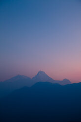 Annapurna 1 und Annapurna South vom Wanderweg zwischen Ghorepani und Ghandruk aus gesehen. - AURF01286