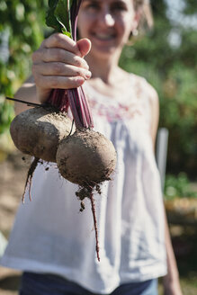 Young woman holding beetroot - BZF00458