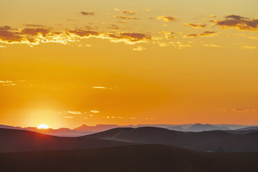 Afrika, Namibia, Namib-Wüste, Naukluft-Nationalpark, Sanddünen bei Sonnenaufgang - FOF10084