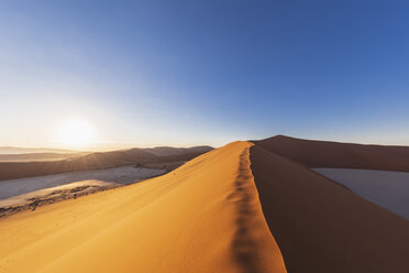 Afrika, Namibia, Namib-Wüste, Naukluft-Nationalpark, Sanddüne 'Big Daddy' - FOF10086