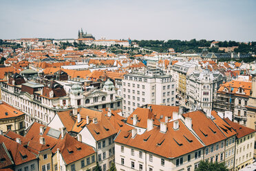Tschechische Republik, Prag, Stadtbild vom alten Rathaus aus gesehen - GEMF02299