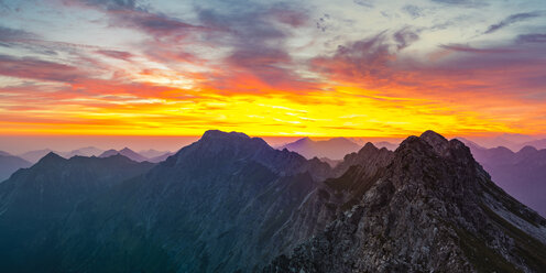 Germany, Bavaria, Allgaeu, Allgaeu Alps, Nebelhorn at sunrise - WGF01217