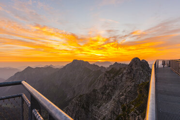 Germany, Bavaria, Allgaeu, Allgaeu Alps, Nebelhorn at sunrise - WGF01221