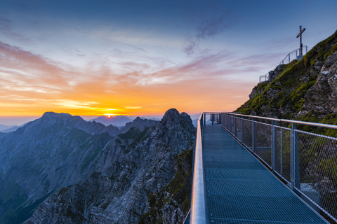 Deutschland, Bayern, Allgäu, Allgäuer Alpen, Nebelhorn bei Sonnenaufgang, lizenzfreies Stockfoto