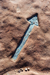 Painted directional arrow carved in sandstone, Canyon de Chelly National Monument, Arizona. - AURF01377